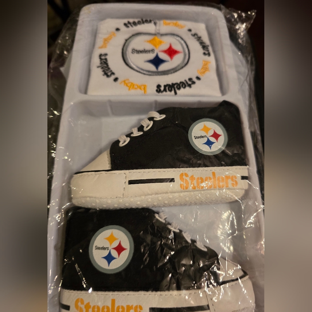 NWOT PITTSBURGH STEELERS 0/3 MONTHS BIB & HIGH TOP SOFT SNEAKER SHOES.